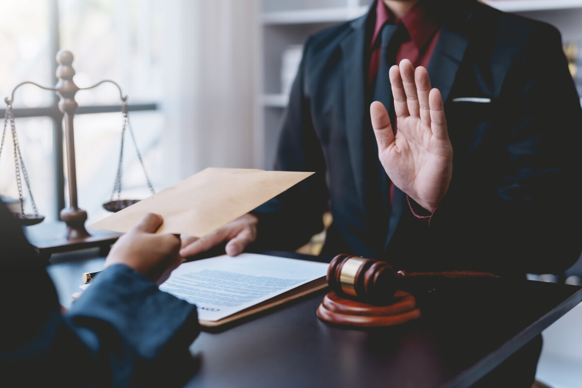 How a California Car Accident Lawyer Maximizes Your Settlement